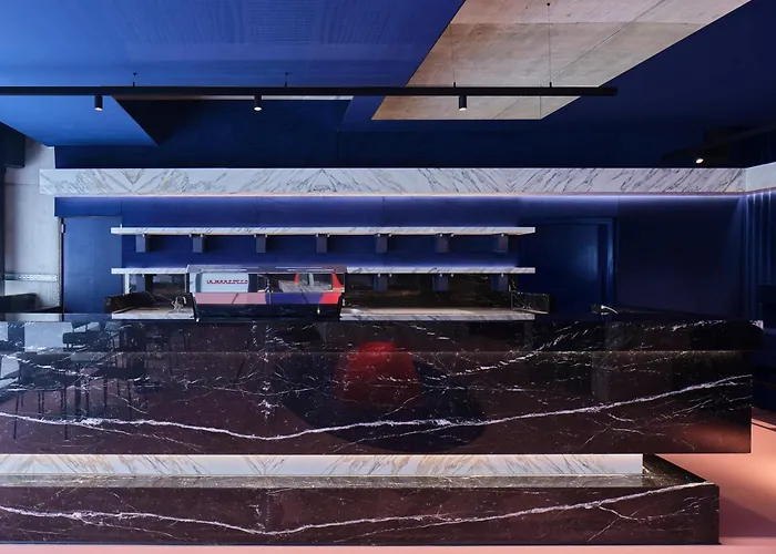 Hotel near College: Emilu Design Hotel