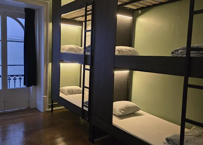 Albergue: Party Zone