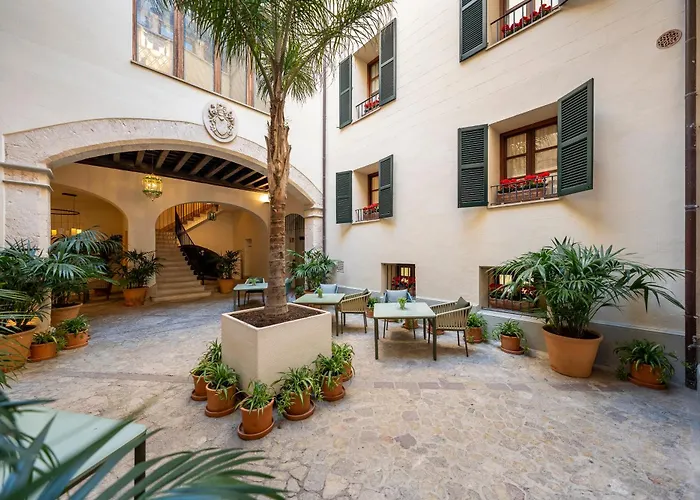 Luxury hotel only: Palacio Ca Sa Galesa