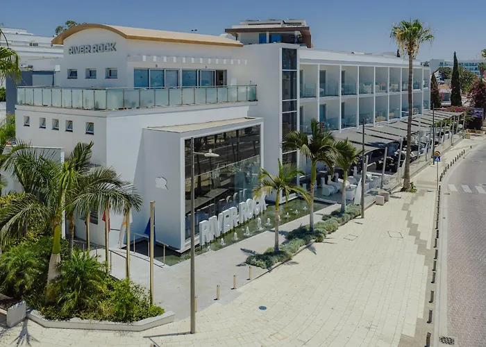 Сity center hotels River Rock