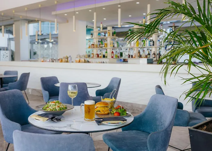 Сity center hotels River Rock