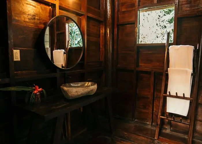 La Loma Jungle Lodge And Chocolate Farm