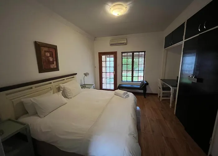 Family Hotel: Leruo'S Guest House