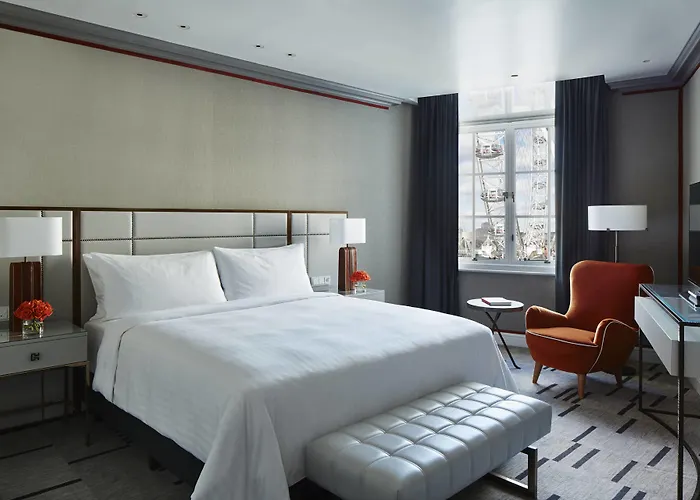 Hotel with pool: London Marriott Hotel County Hall