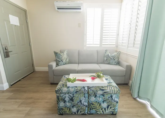 Сity center hotels Days Inn By Wyndham Maui Oceanfront