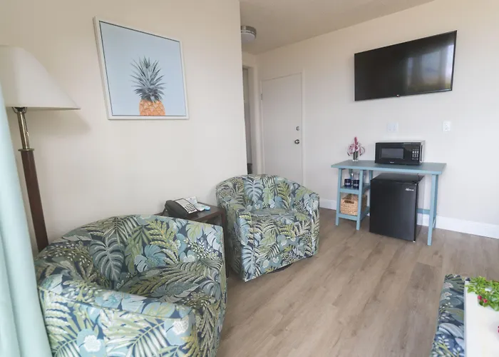 Сity center hotels Days Inn By Wyndham Maui Oceanfront