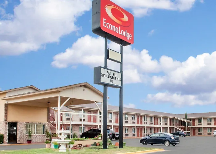 Hotel near College: Econo Lodge Hobbs