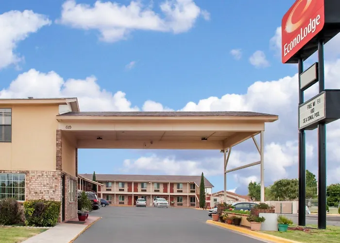 Hotel near College: Econo Lodge Hobbs