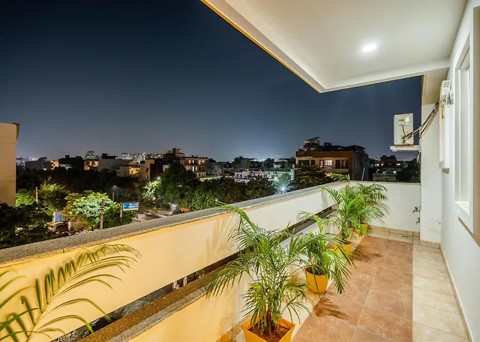 Lime Tree Luxury Studio - Service Apartment Near Artemis Hospital, Gurgaon