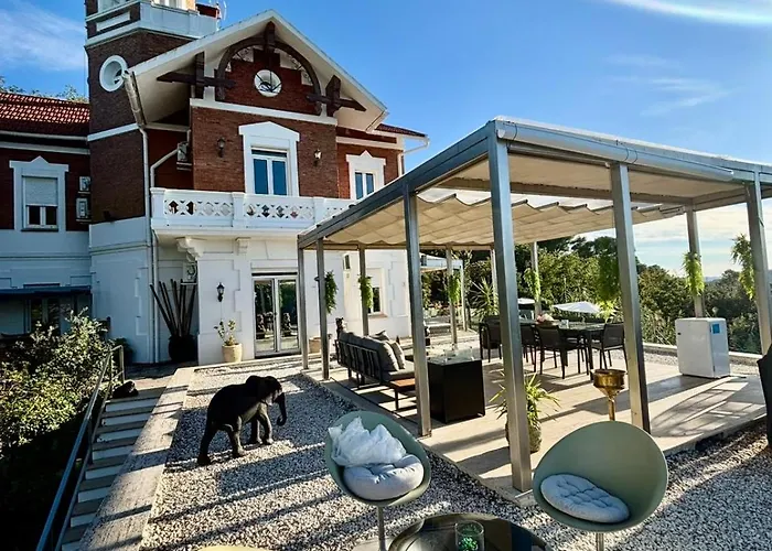 Chalet: Spirit Of Queen Experience