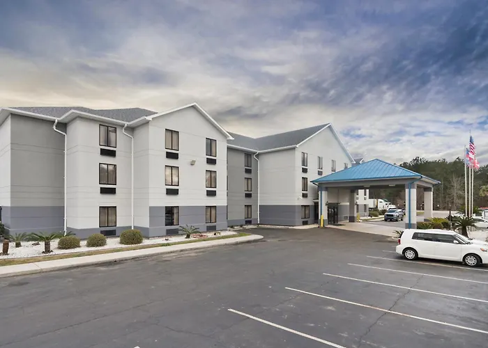 Baymont By Wyndham /Savannah