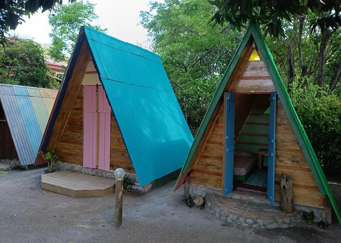 NOMADAS chalés, mini casinhas, bangalôs, área de camping e cozinha compartilhada
