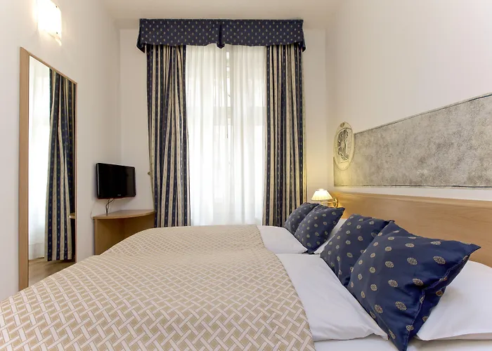 Hotel dichtbij College: Hotel Tivoli Prague