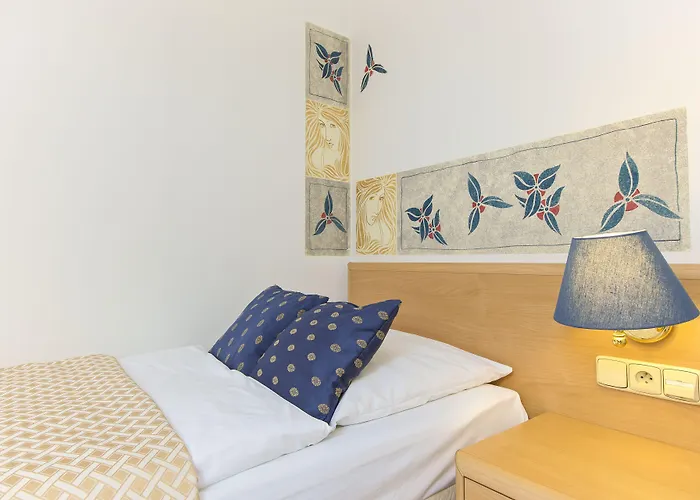 Hotel dichtbij College: Hotel Tivoli Prague