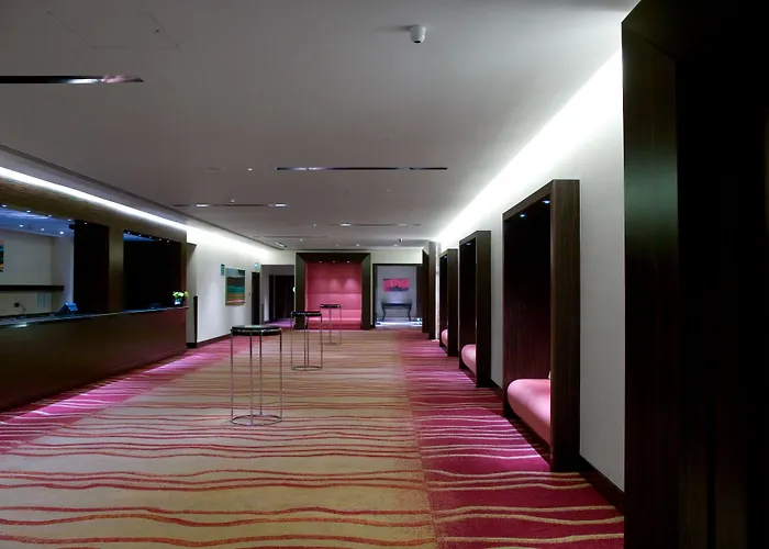 Park Plaza Riverbank
