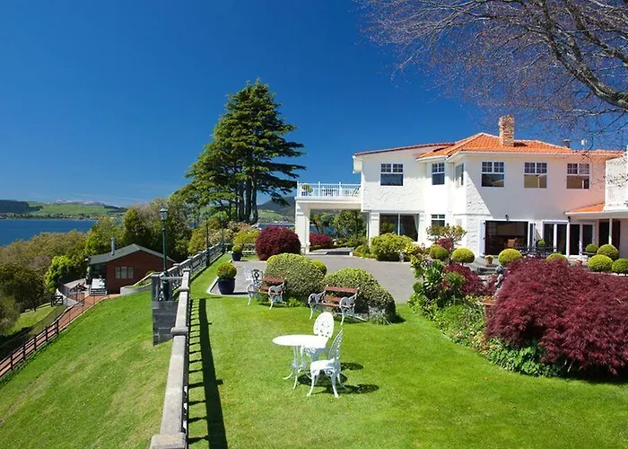 Hotels with tennis On The Point - Lake Rotorua