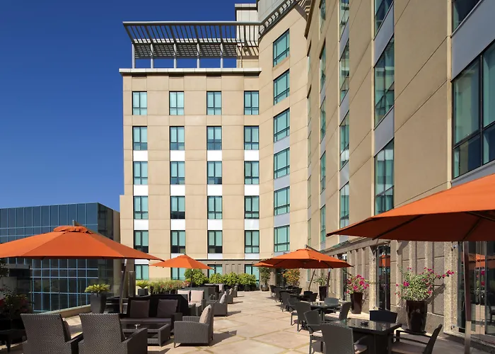 Family resorts Radisson Blu , Dubai Media City