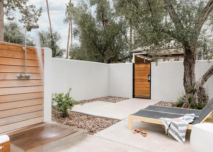 Andaz & Bungalows