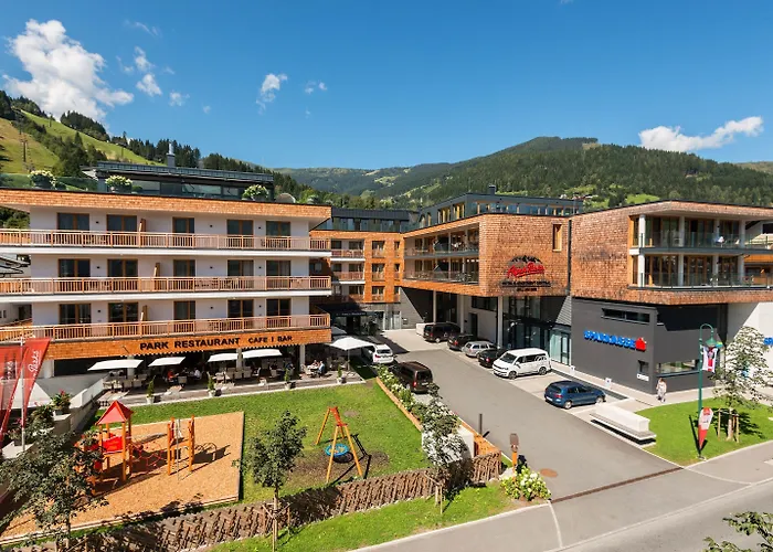 Family Friendly Hotels Alpenparks & Apartment Central Zell Am See