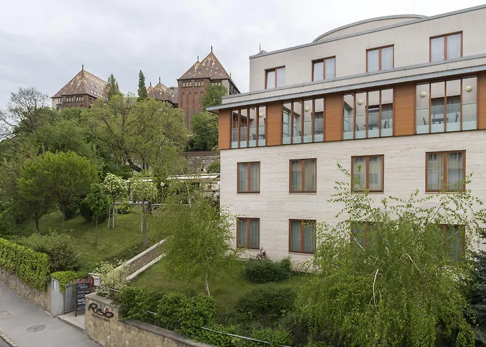  Castle Garden