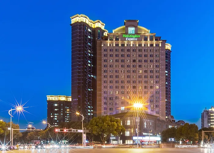 Сity center hotels Holiday Inn Express Suzhou Changjiang By Ihg