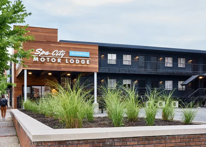 Motel: Bluebird Spa City Motor Lodge