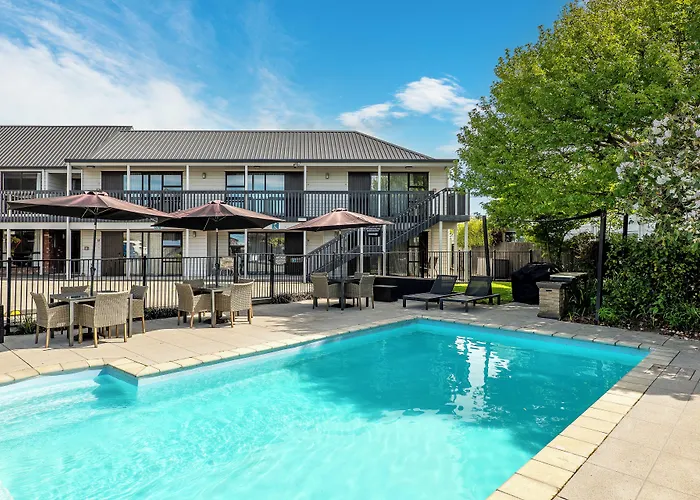 Dog friendly hotels Ashford Motor Lodge