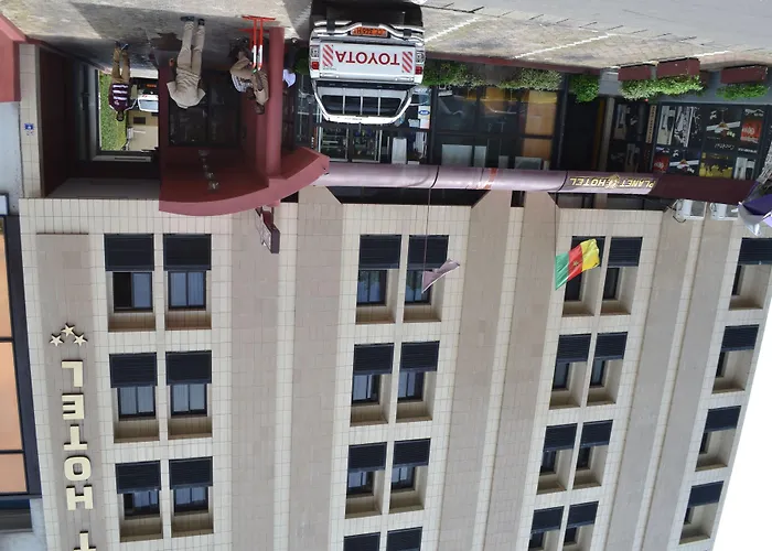 Planet Hotel
