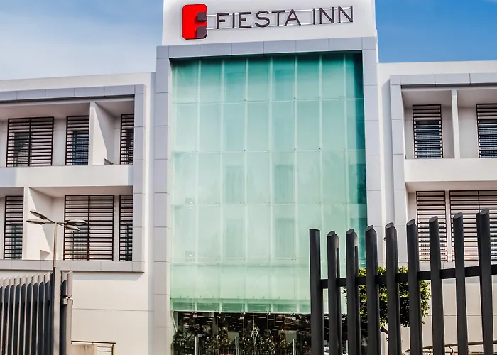 Family Hotel: Fiesta Inn Plaza Central Aeropuerto