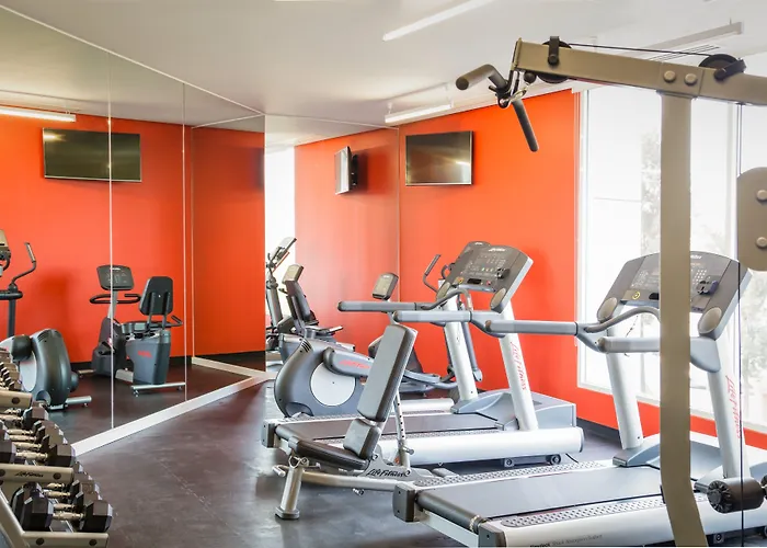 Family Hotel: Fiesta Inn Plaza Central Aeropuerto