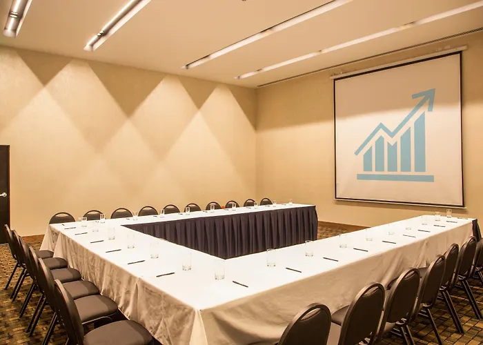 Family Hotel: Fiesta Inn Plaza Central Aeropuerto