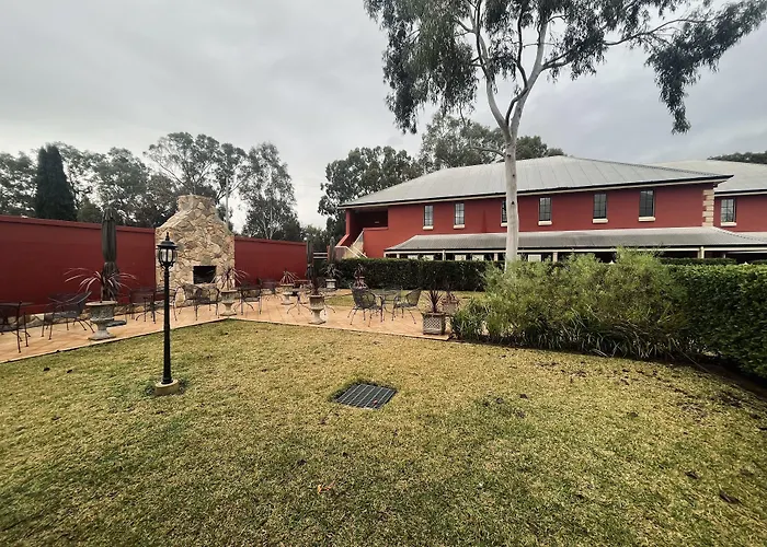 Motel: The Lawson Riverside Suites