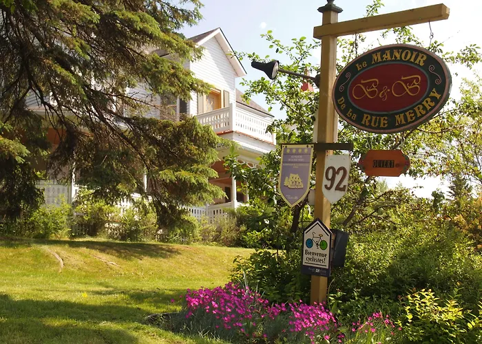 Hotels with a view Au Manoir De La Rue Merry