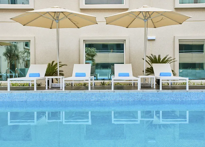 Hilton Garden Inn Dubai, Mall Avenue