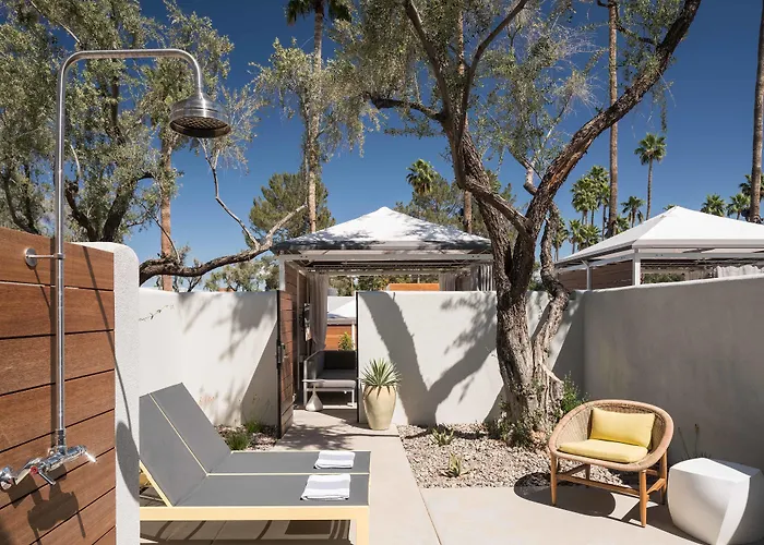 Andaz & Bungalows