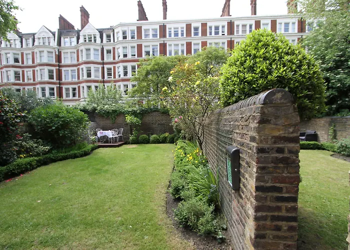 Central hotel: Ridgemount Hotel