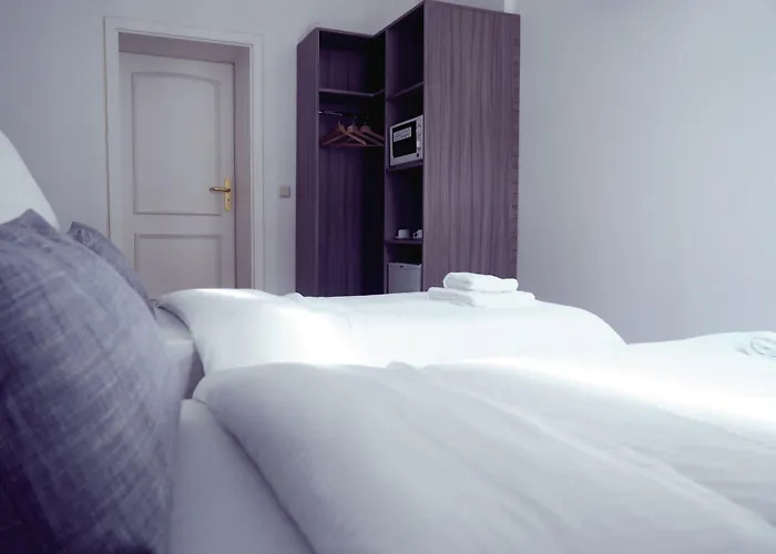 Dingdong - City Apartments