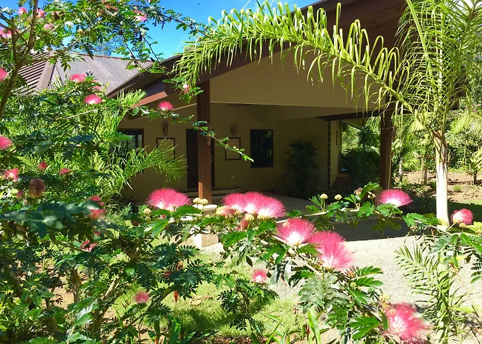 Golden Pineapple Villas-Adults Only