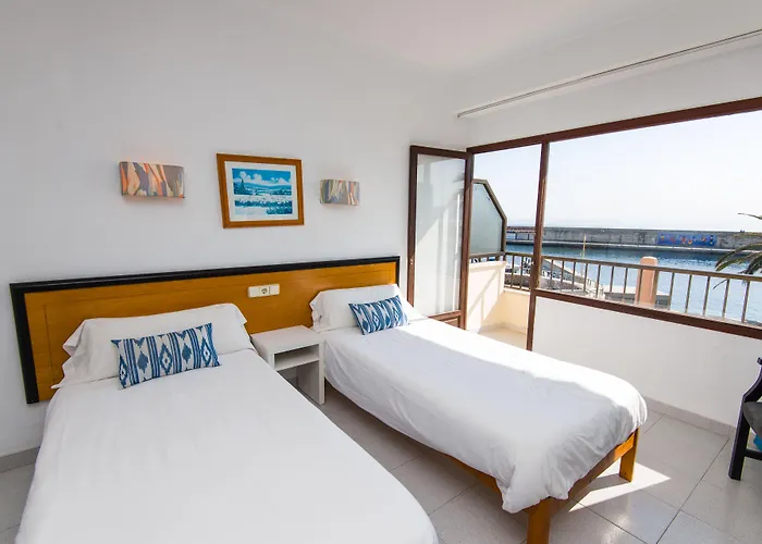  Hostal Port Corona