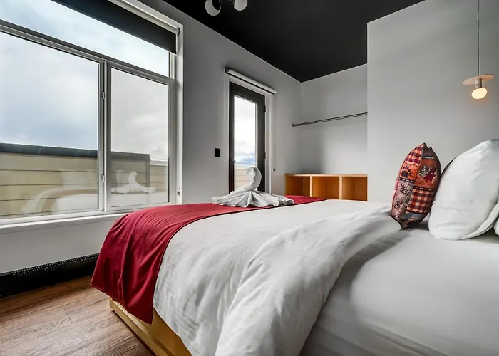 Hotel with view: Raven Inn Whitehorse