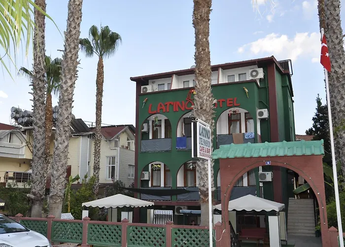 Hôtel central: Latino Hotel