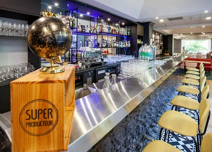 Luxury hotel only: Mercure Paris Centre Tour Eiffel