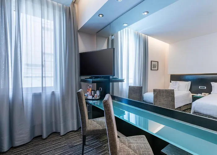Hotel near College: Best Western Plus Hotel Universo