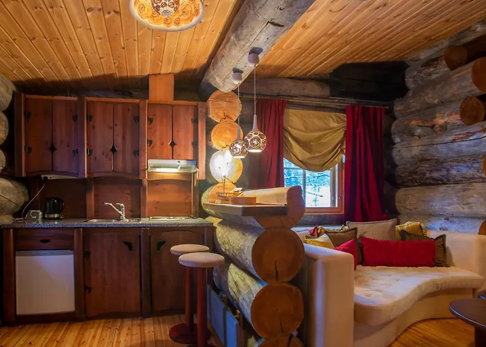 Kakslauttanen Arctic Resort - Igloos And Chalets