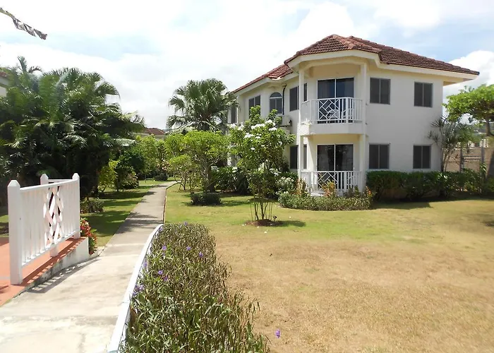 Cheap hotel: Pipers Cove Resort