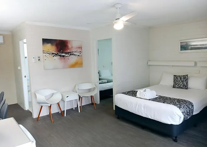 Coastal Bay Motel