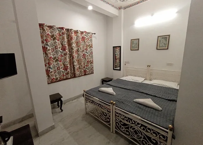 Little Peepal House