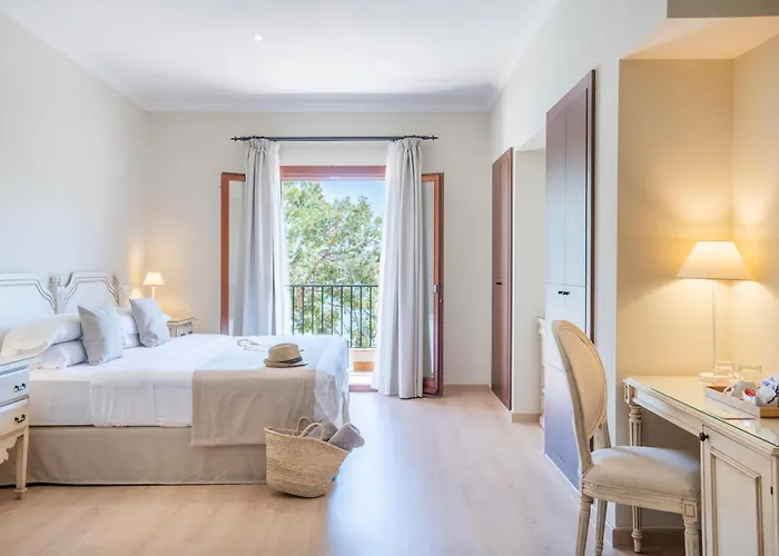 Сity center hotels Cala Fornells
