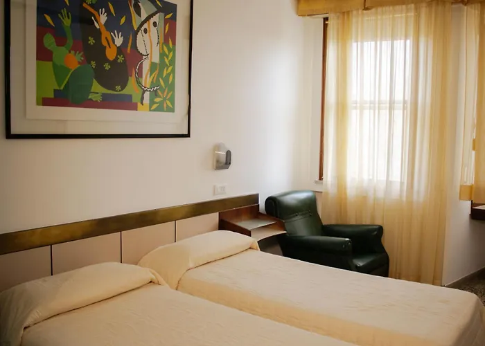Hotel Napoleon - City & Station
