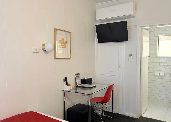 Motel: The Club Motel And Apartments